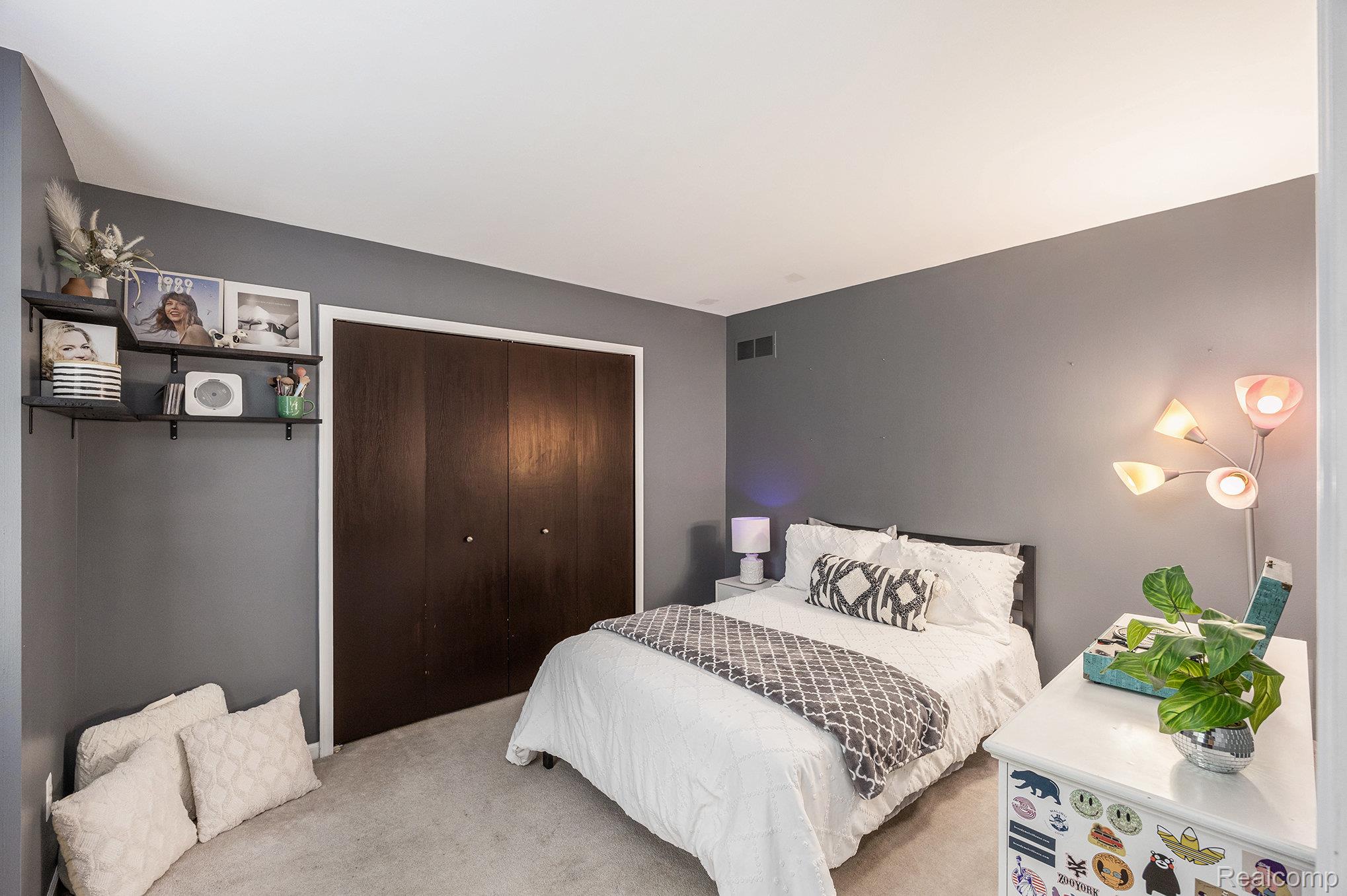 Springfield Charter Township, Michigan 48348, United States, 4 Bedrooms Bedrooms, ,4 BathroomsBathrooms,Residential,Pending,166829