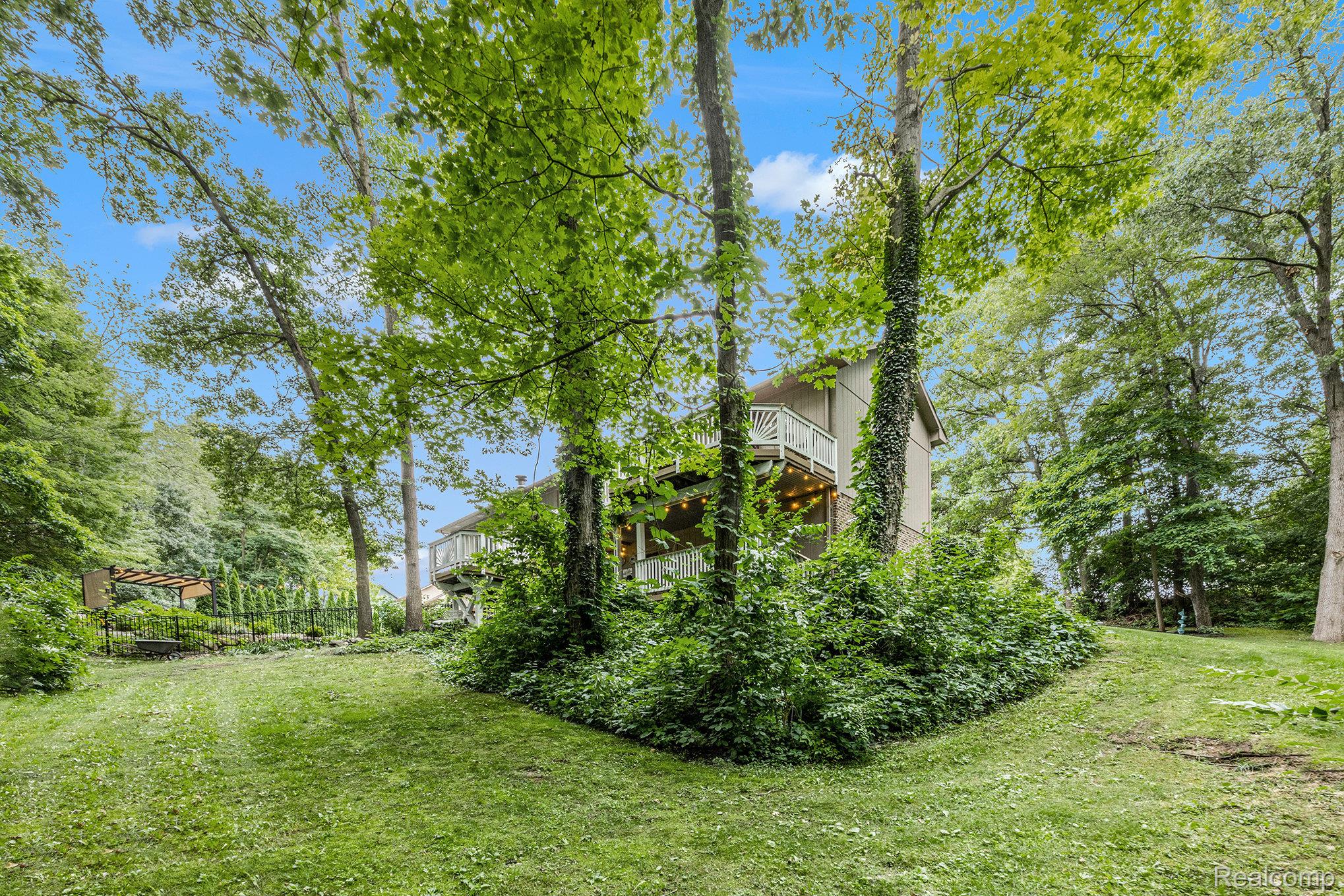 Springfield Charter Township, Michigan 48348, United States, 4 Bedrooms Bedrooms, ,4 BathroomsBathrooms,Residential,Pending,166829