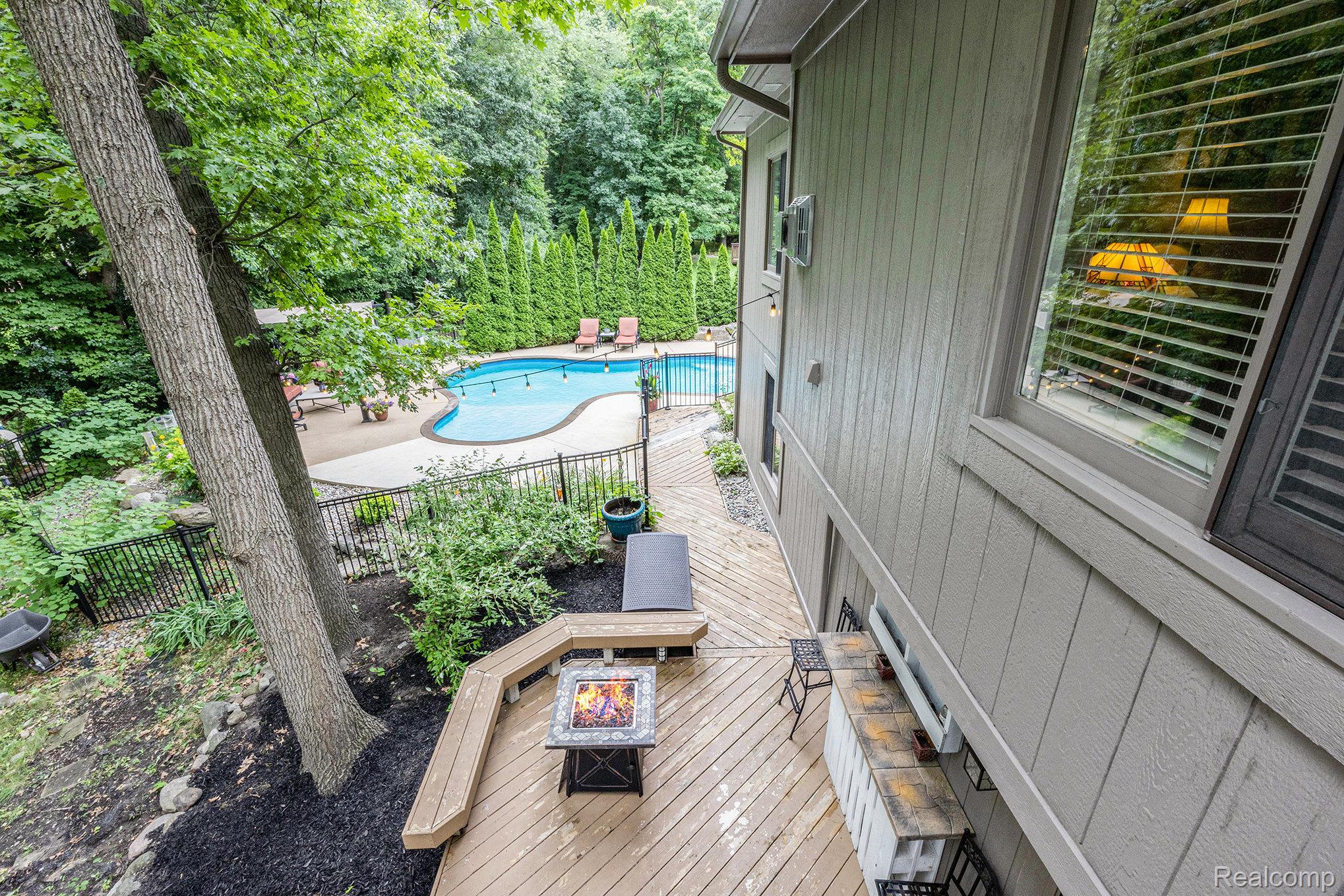 Springfield Charter Township, Michigan 48348, United States, 4 Bedrooms Bedrooms, ,4 BathroomsBathrooms,Residential,Pending,166829