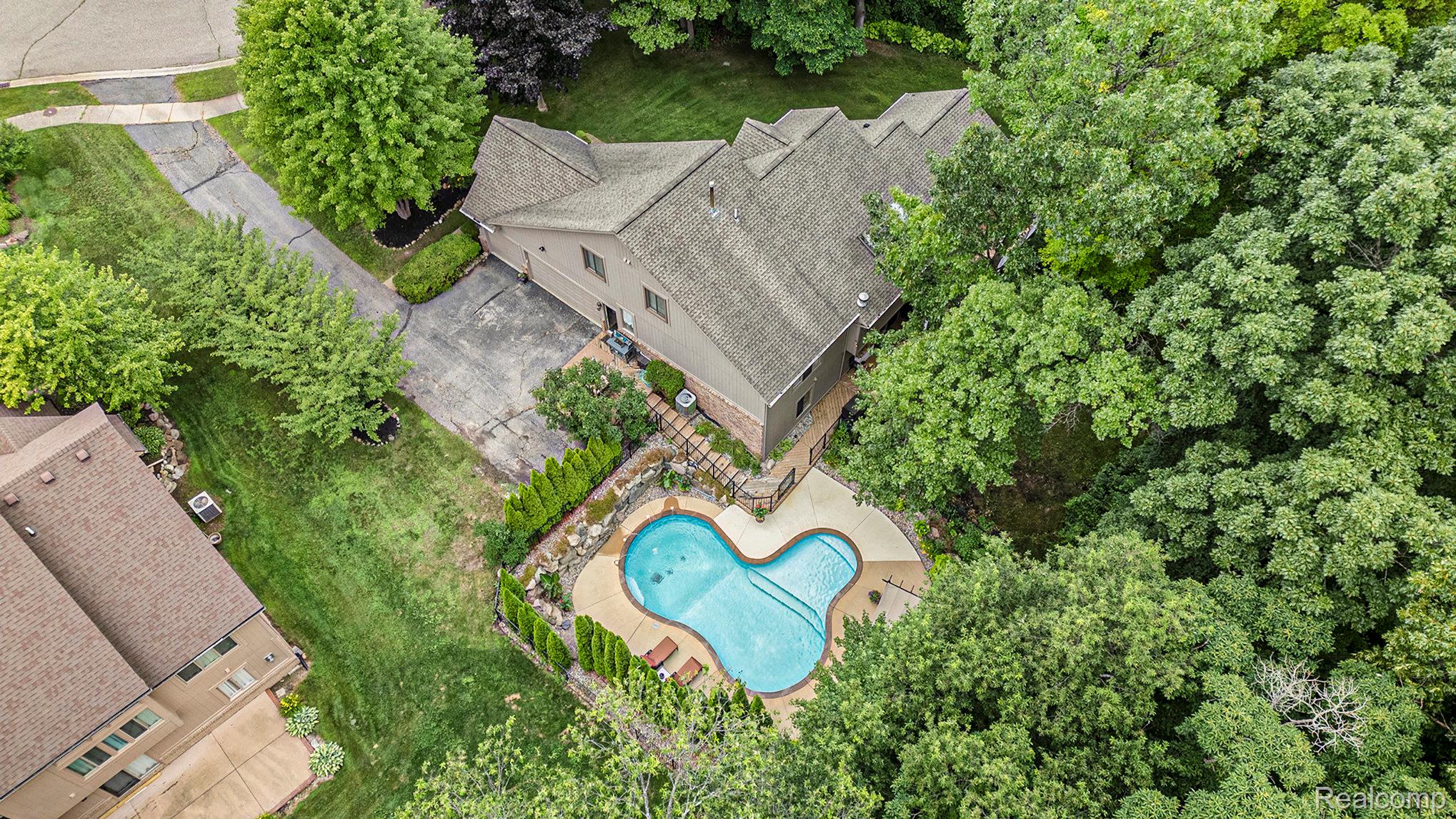 Springfield Charter Township, Michigan 48348, United States, 4 Bedrooms Bedrooms, ,4 BathroomsBathrooms,Residential,Pending,166829