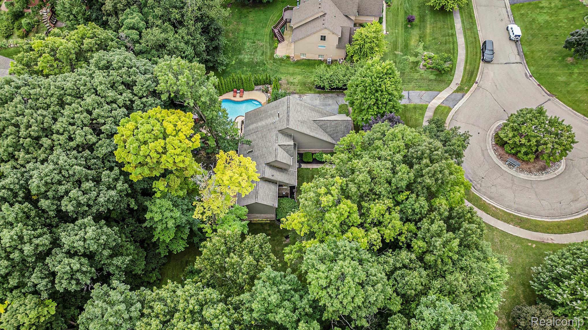 Springfield Charter Township, Michigan 48348, United States, 4 Bedrooms Bedrooms, ,4 BathroomsBathrooms,Residential,Pending,166829