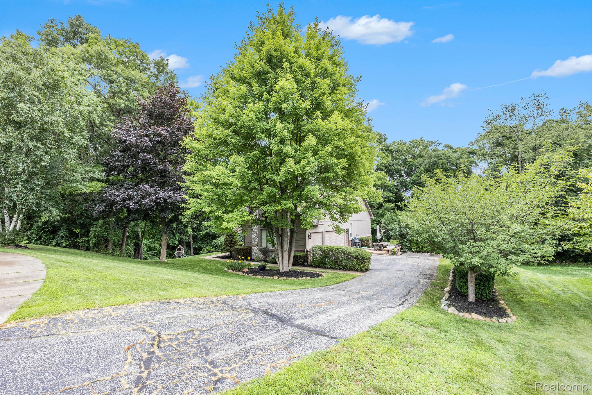 Springfield Charter Township, Michigan 48348, United States, 4 Bedrooms Bedrooms, ,4 BathroomsBathrooms,Residential,Pending,166829