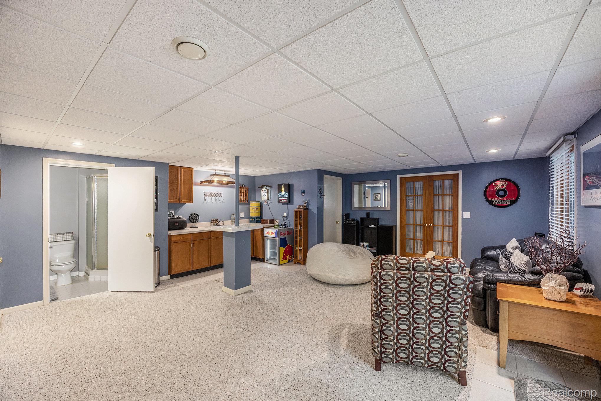 Springfield Charter Township, Michigan 48348, United States, 4 Bedrooms Bedrooms, ,4 BathroomsBathrooms,Residential,Pending,166829