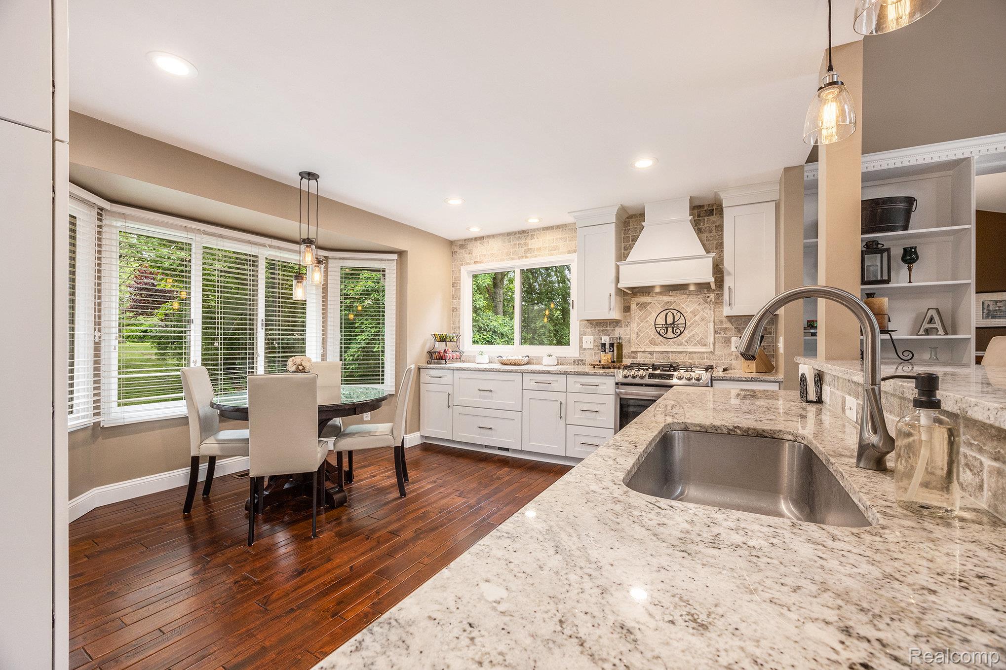 Springfield Charter Township, Michigan 48348, United States, 4 Bedrooms Bedrooms, ,4 BathroomsBathrooms,Residential,Pending,166829