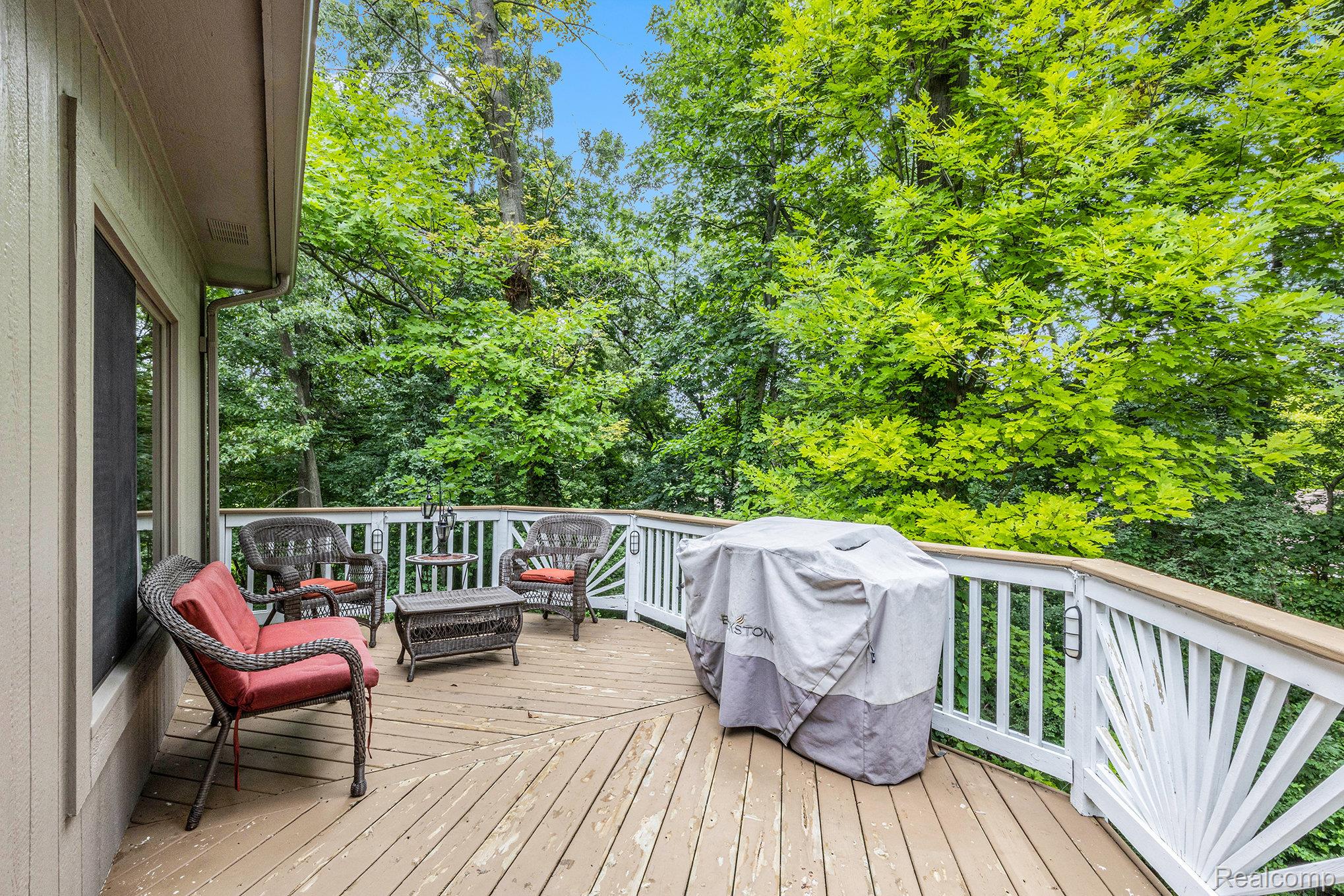 Springfield Charter Township, Michigan 48348, United States, 4 Bedrooms Bedrooms, ,4 BathroomsBathrooms,Residential,Pending,166829