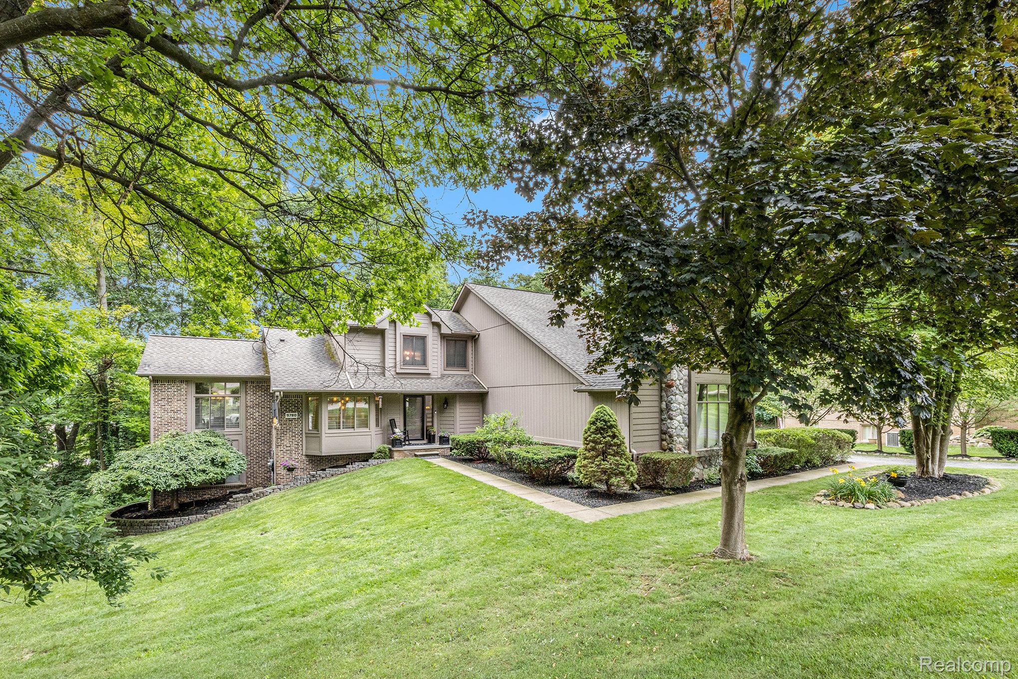 Springfield Charter Township, Michigan 48348, United States, 4 Bedrooms Bedrooms, ,4 BathroomsBathrooms,Residential,Pending,166829