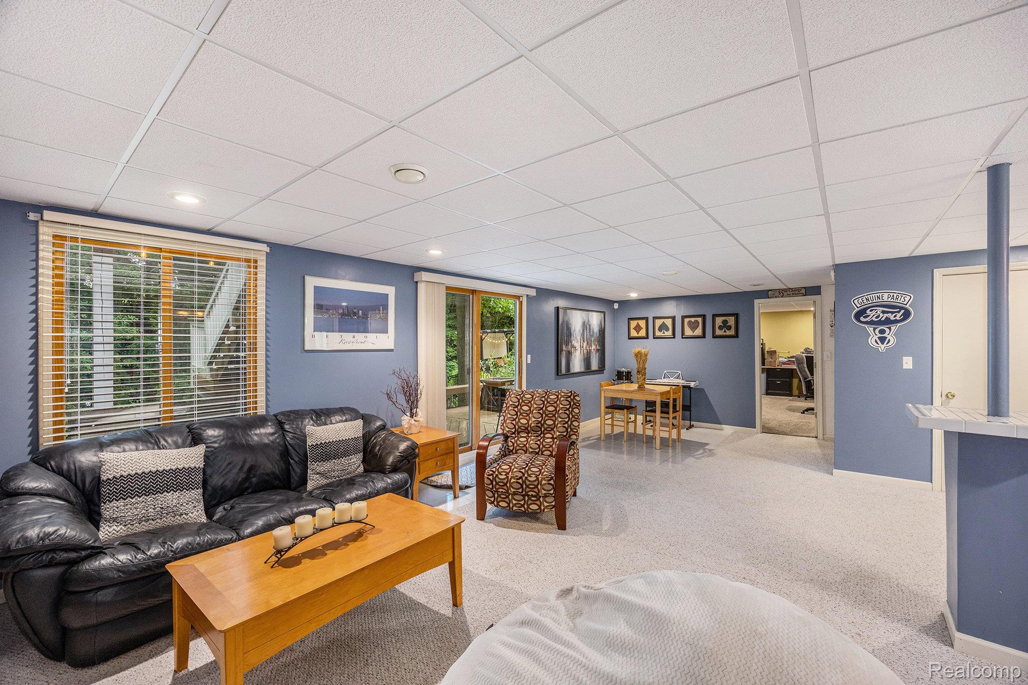 Springfield Charter Township, Michigan 48348, United States, 4 Bedrooms Bedrooms, ,4 BathroomsBathrooms,Residential,Pending,166829