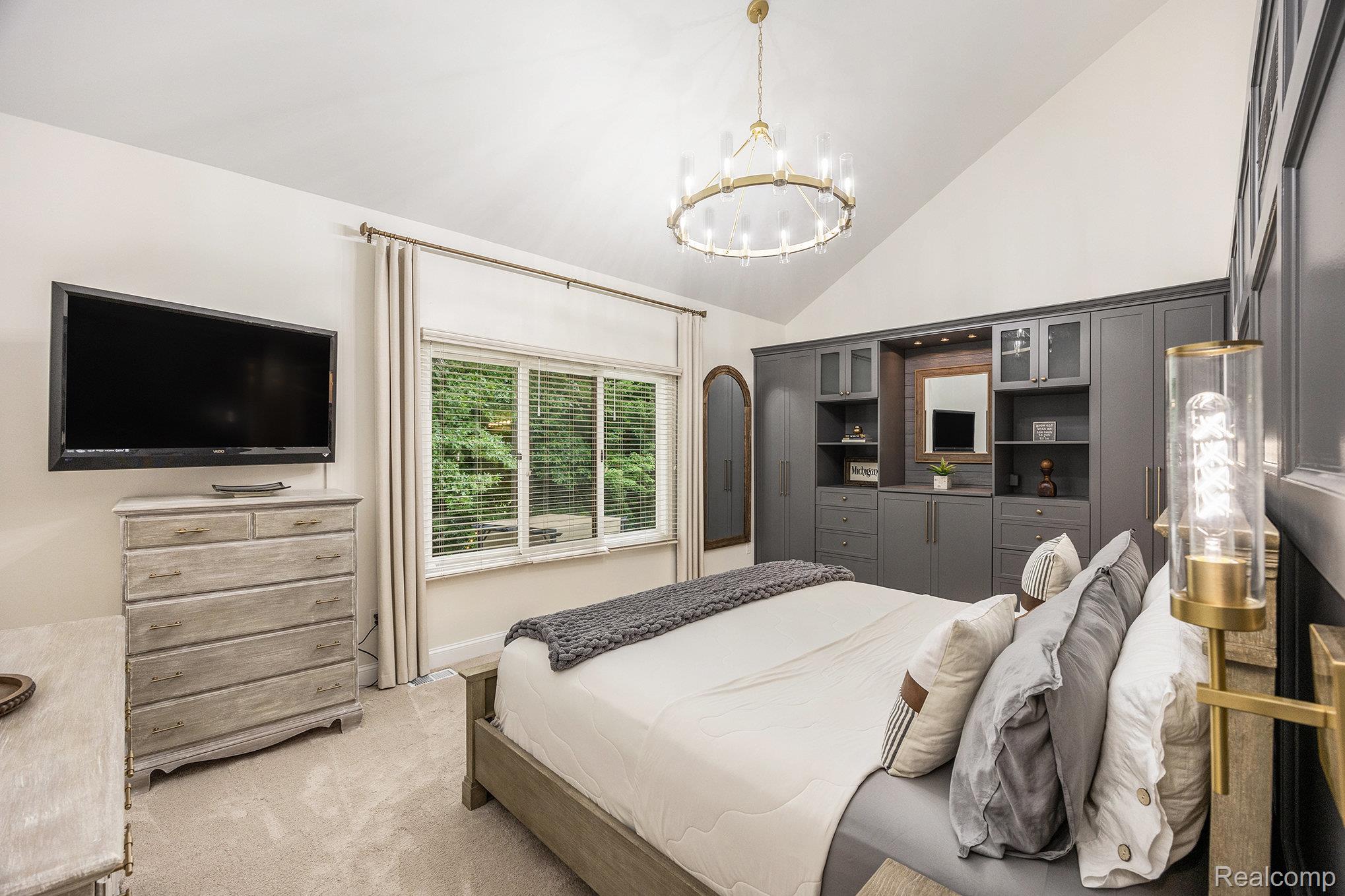 Springfield Charter Township, Michigan 48348, United States, 4 Bedrooms Bedrooms, ,4 BathroomsBathrooms,Residential,Pending,166829