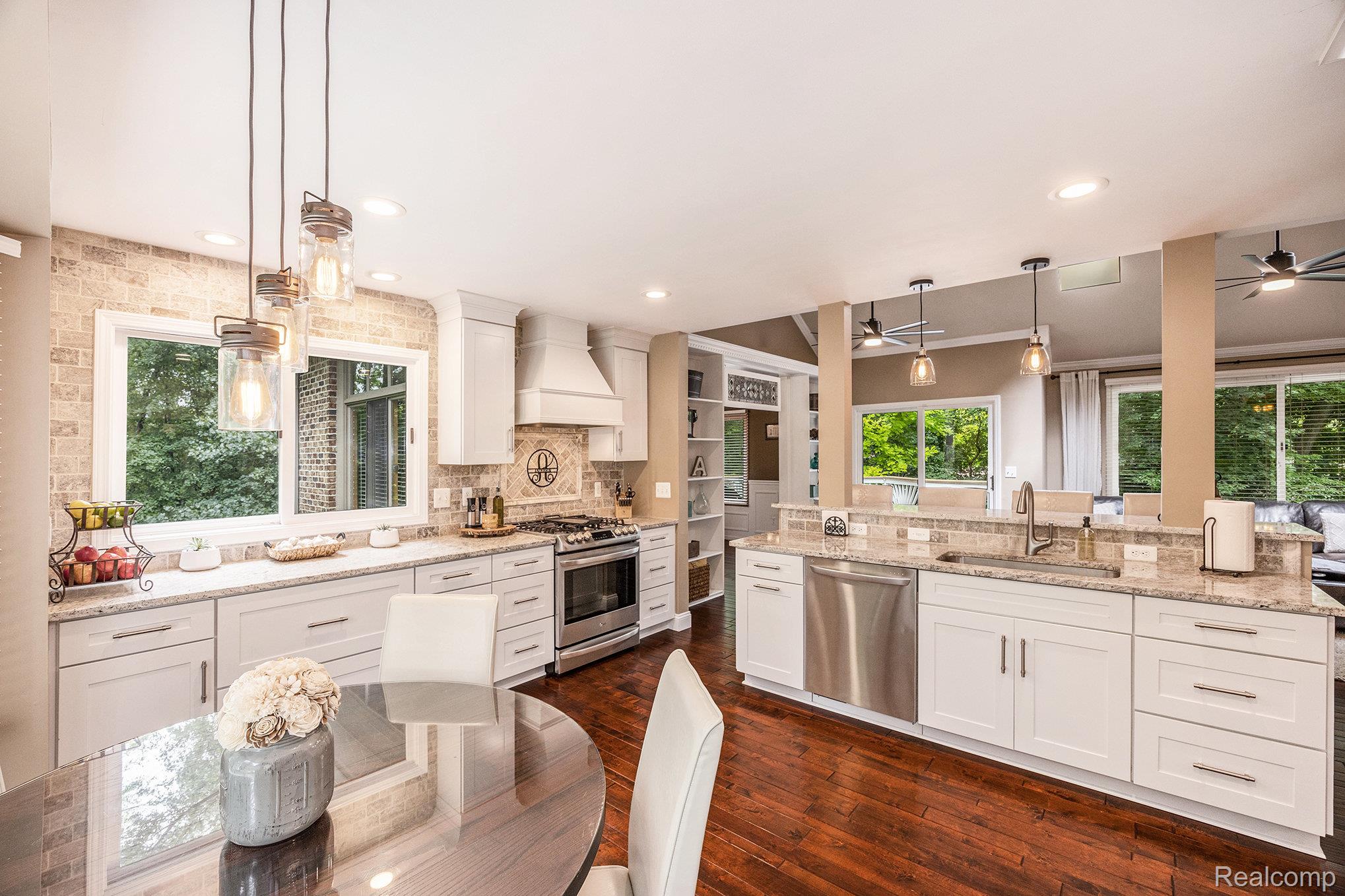 Springfield Charter Township, Michigan 48348, United States, 4 Bedrooms Bedrooms, ,4 BathroomsBathrooms,Residential,Pending,166829