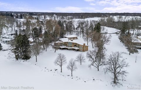 3333 W Shore Drive Orchard Lake Village City MI 48324