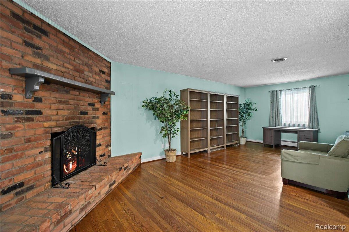 52411 Washington Street