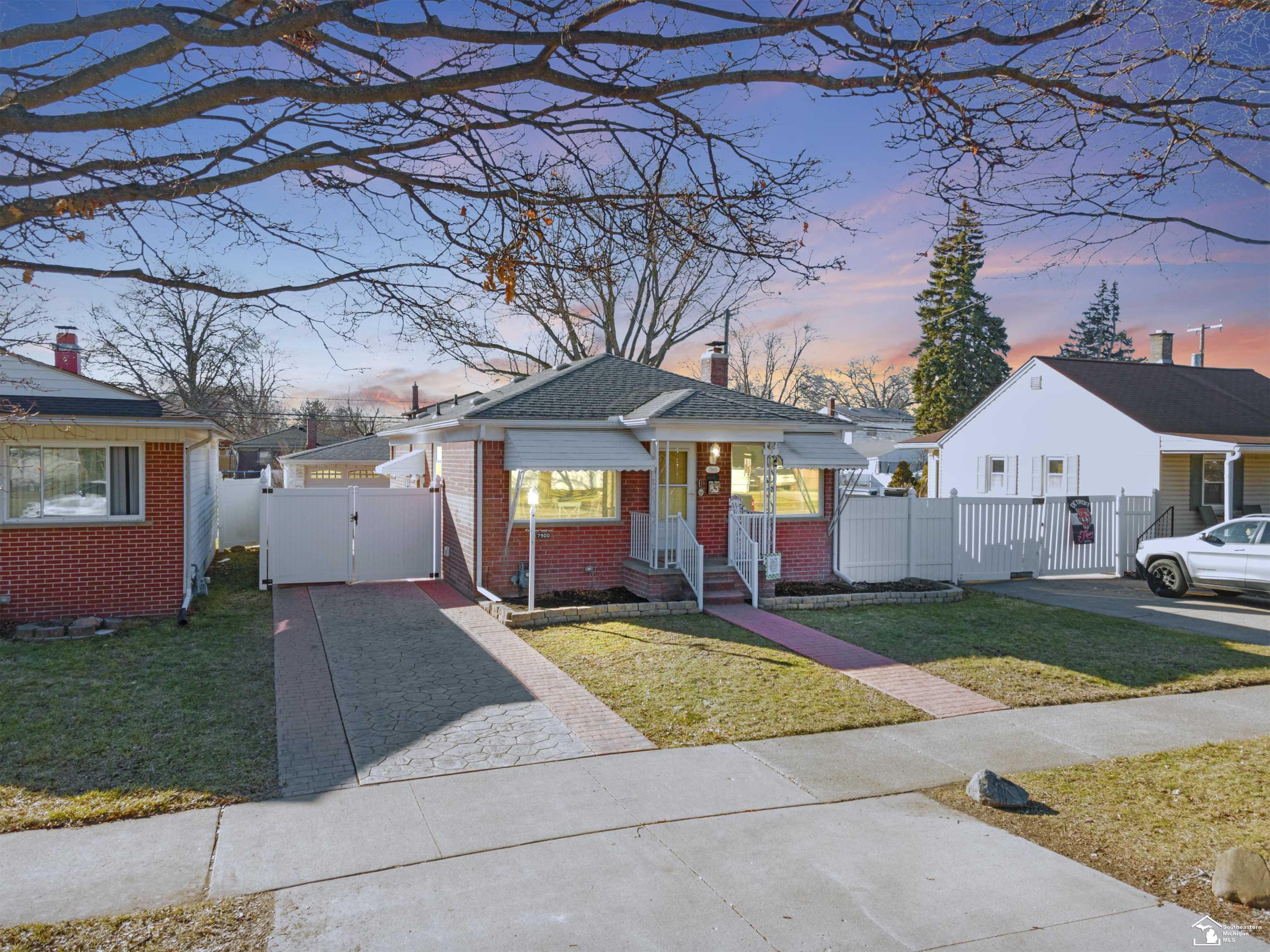 7900 Mortenview Drive