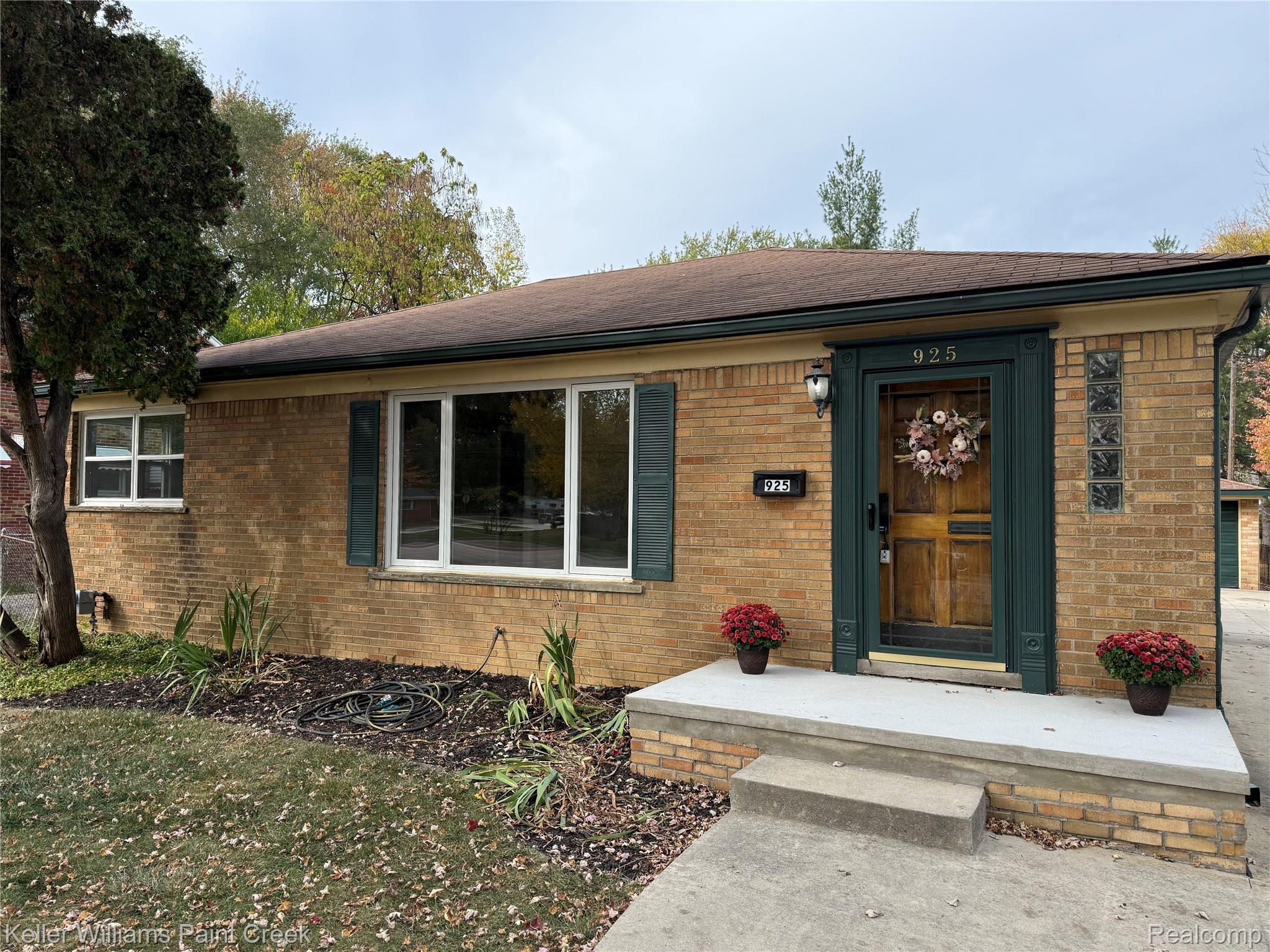 925 E Fourteen Mile Road