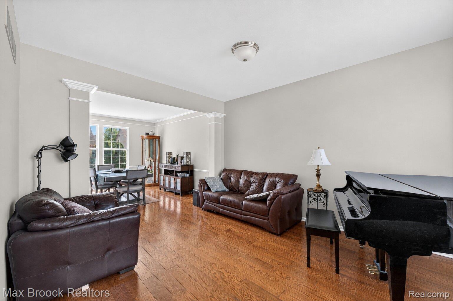 15034 Oak Knoll Court