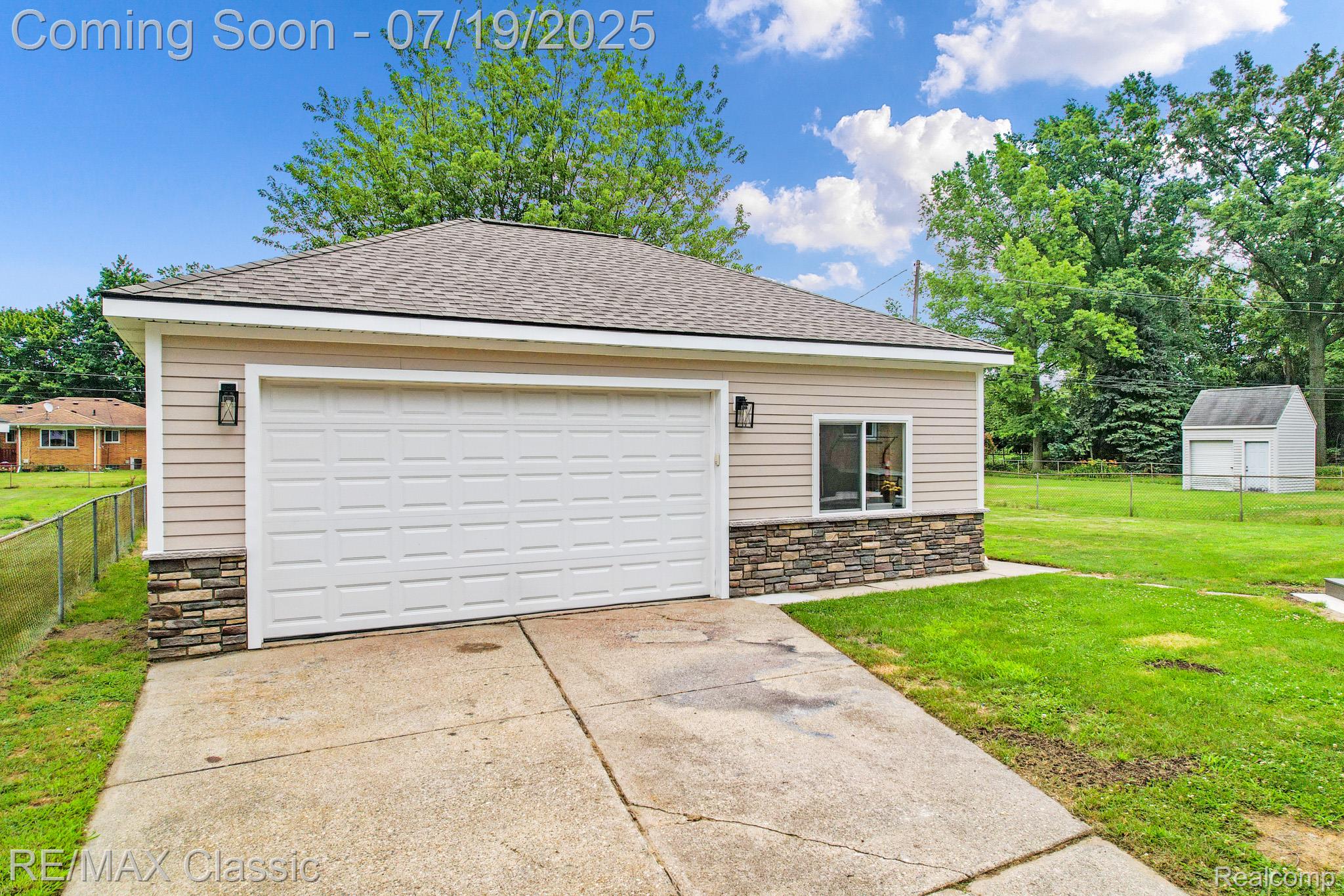 27264 Gilbert Dr