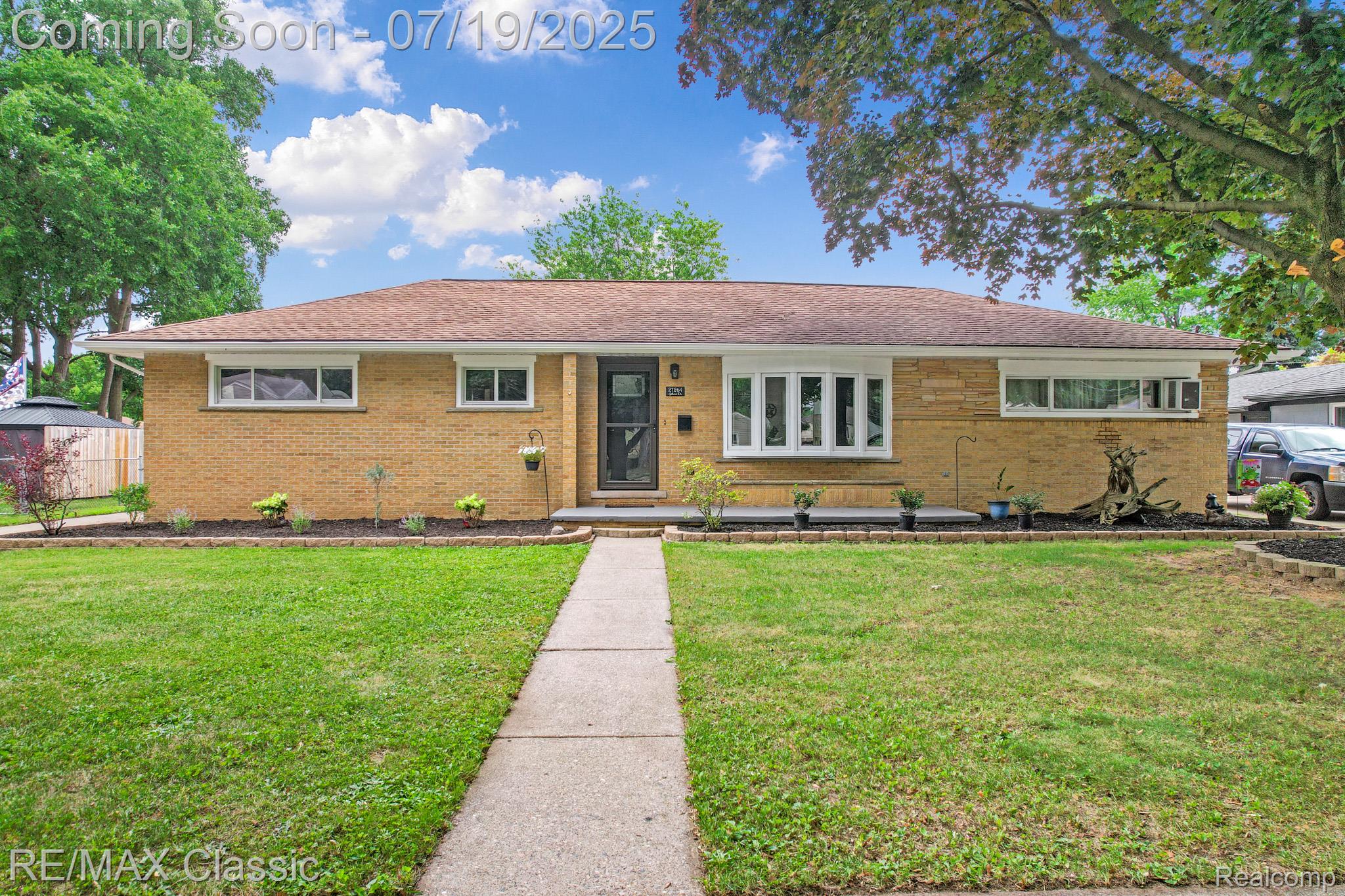 27264 Gilbert Dr