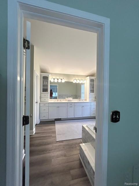 West Bloomfield Charter Township, Michigan 48324, United States, 4 Bedrooms Bedrooms, ,3 BathroomsBathrooms,Residential,Coming Soon,192062