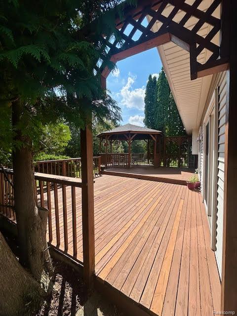 West Bloomfield Charter Township, Michigan 48324, United States, 4 Bedrooms Bedrooms, ,3 BathroomsBathrooms,Residential,Coming Soon,192062