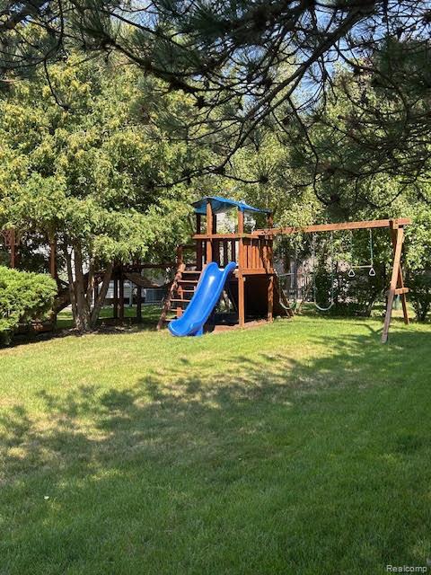 West Bloomfield Charter Township, Michigan 48324, United States, 4 Bedrooms Bedrooms, ,3 BathroomsBathrooms,Residential,Coming Soon,192062