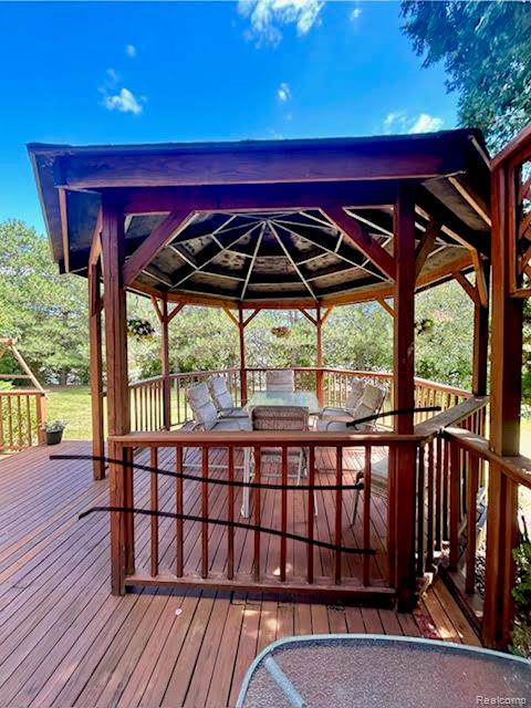 West Bloomfield Charter Township, Michigan 48324, United States, 4 Bedrooms Bedrooms, ,3 BathroomsBathrooms,Residential,Coming Soon,192062