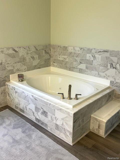 West Bloomfield Charter Township, Michigan 48324, United States, 4 Bedrooms Bedrooms, ,3 BathroomsBathrooms,Residential,Coming Soon,192062