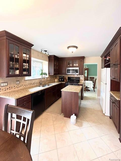 West Bloomfield Charter Township, Michigan 48324, United States, 4 Bedrooms Bedrooms, ,3 BathroomsBathrooms,Residential,Coming Soon,192062