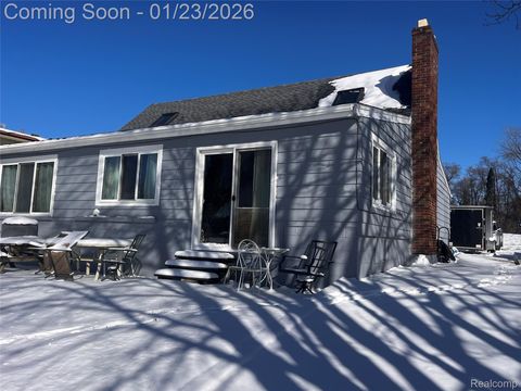 8252 Woodland Shore Drive Brighton Township MI 48114