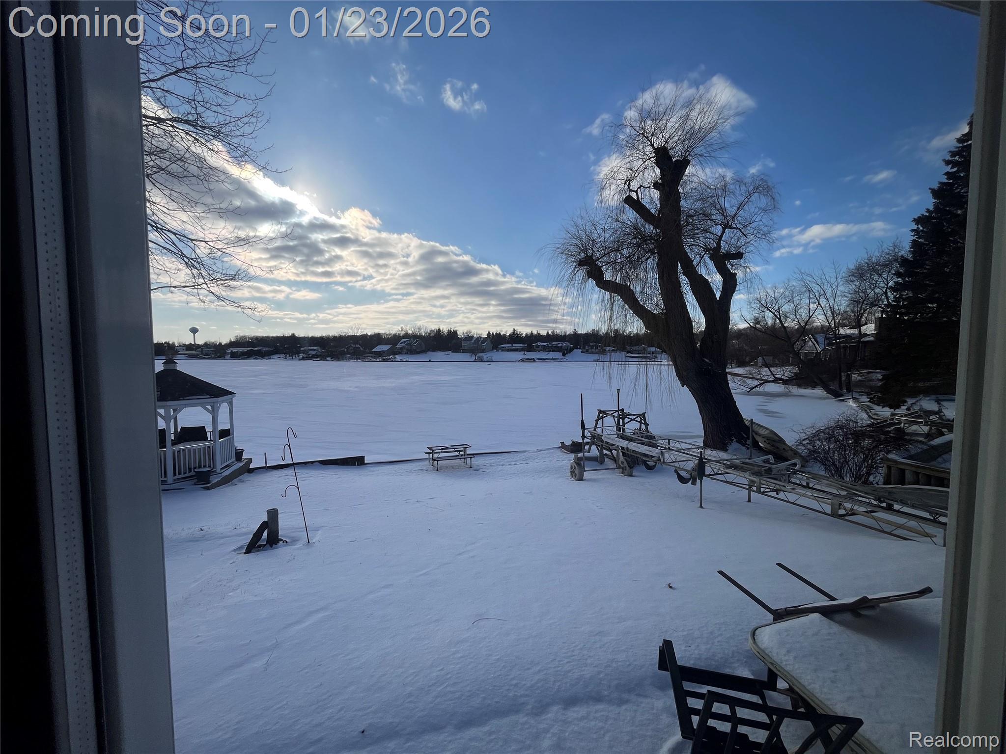 8252 Woodland Shore Drive