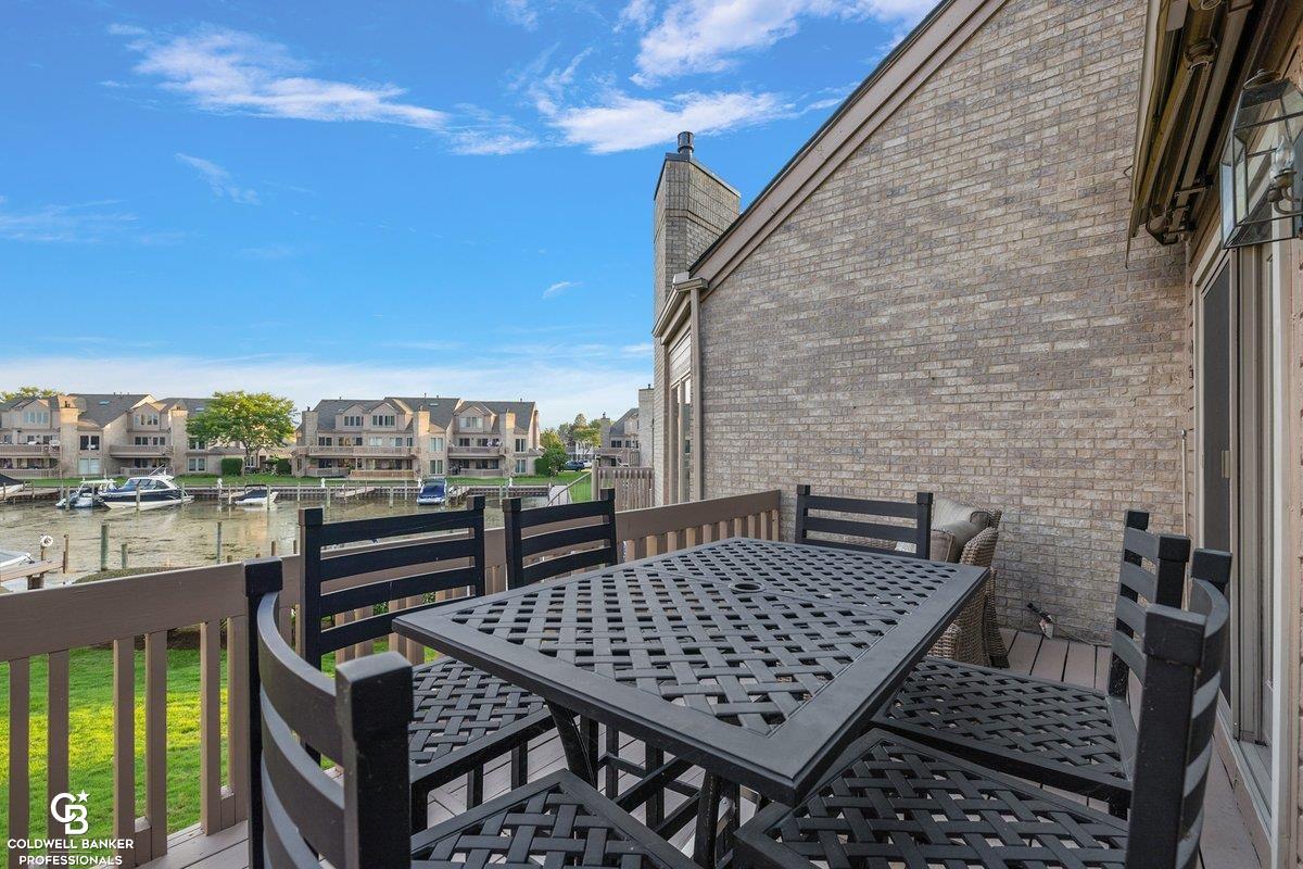 26151 harbour pointe dr n Drive