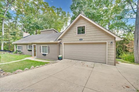 1030 Forest Lake Boulevard Orion Charter Township MI 48362