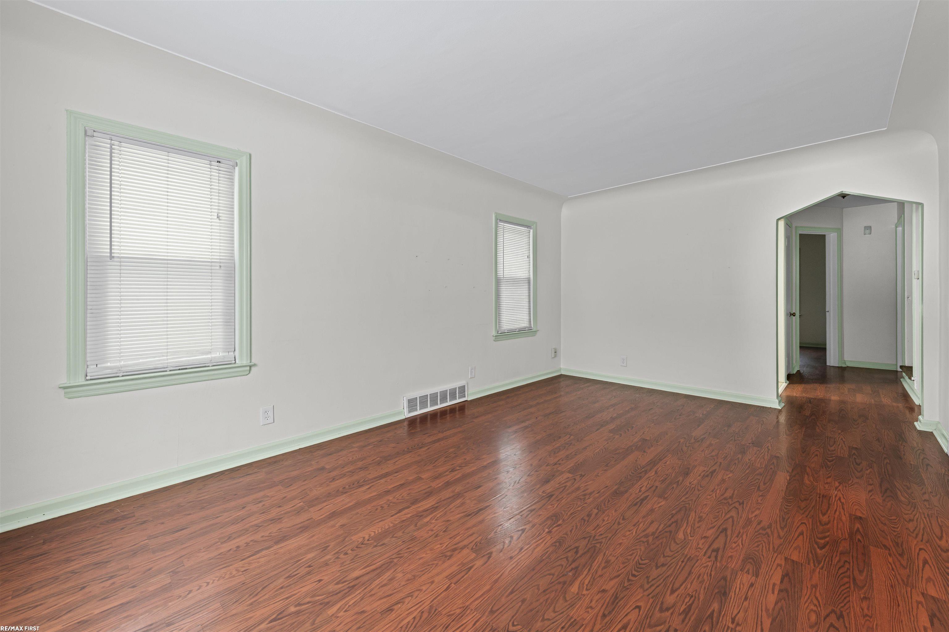 22844 Oakwood Avenue