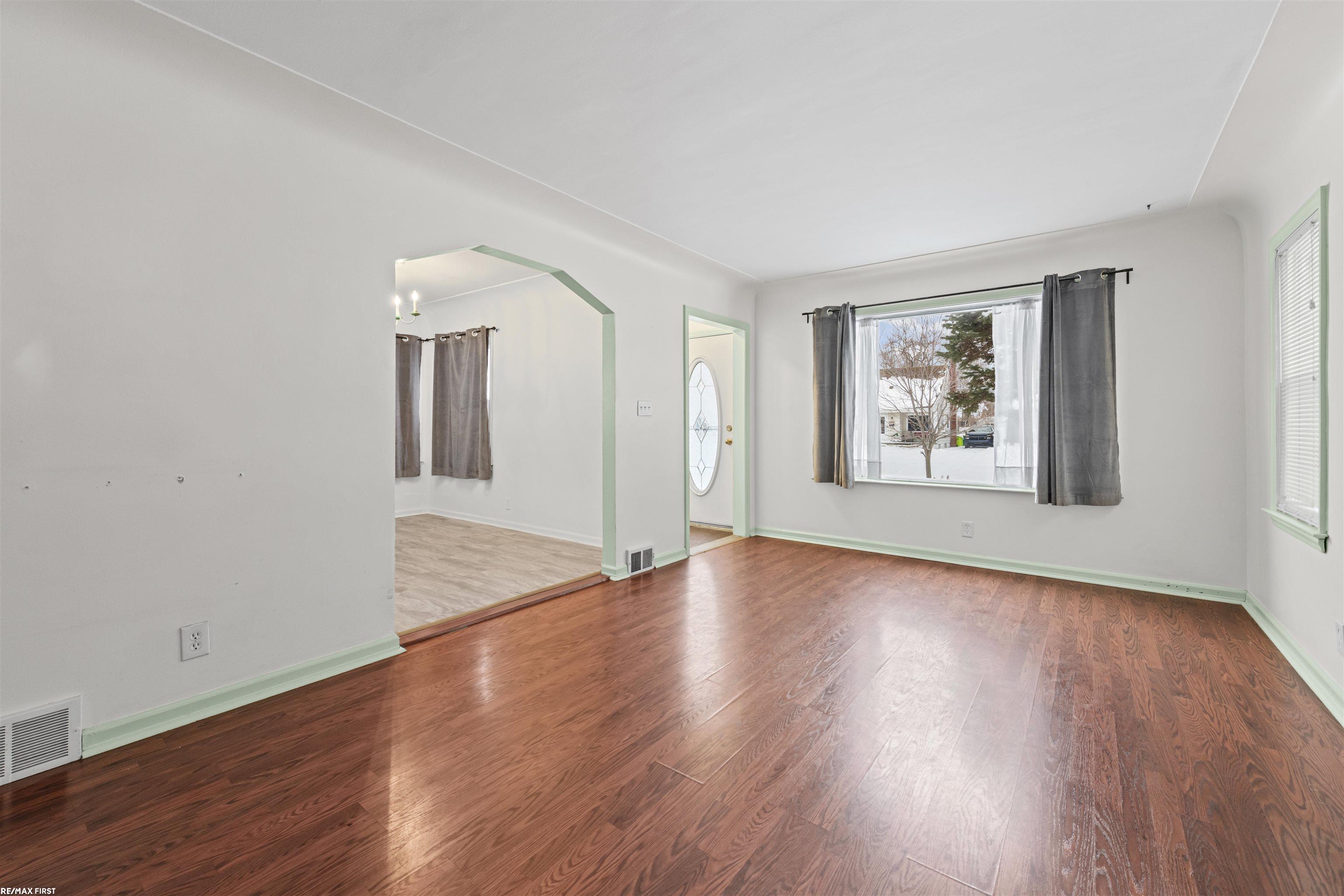 22844 Oakwood Avenue