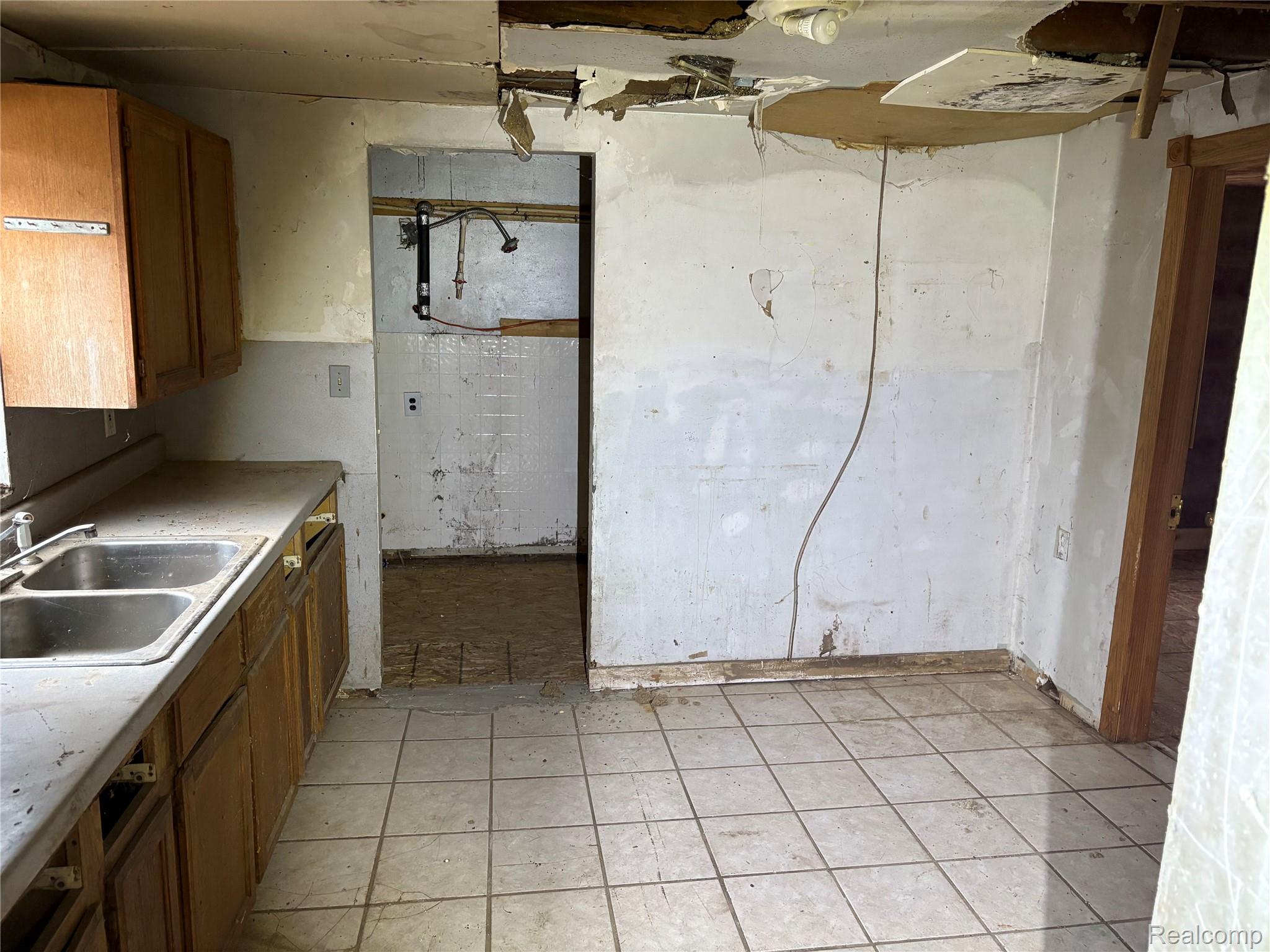 Burton, Michigan 48529, United States, 3 Bedrooms Bedrooms, ,1 BathroomBathrooms,Residential,Active,248836