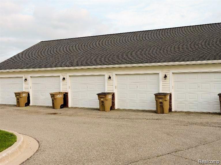 1074 W Summerfield Glen Circle