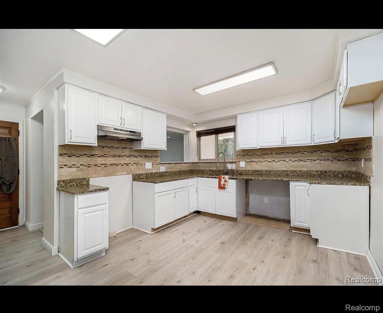 24220 Sunnypoint Drive