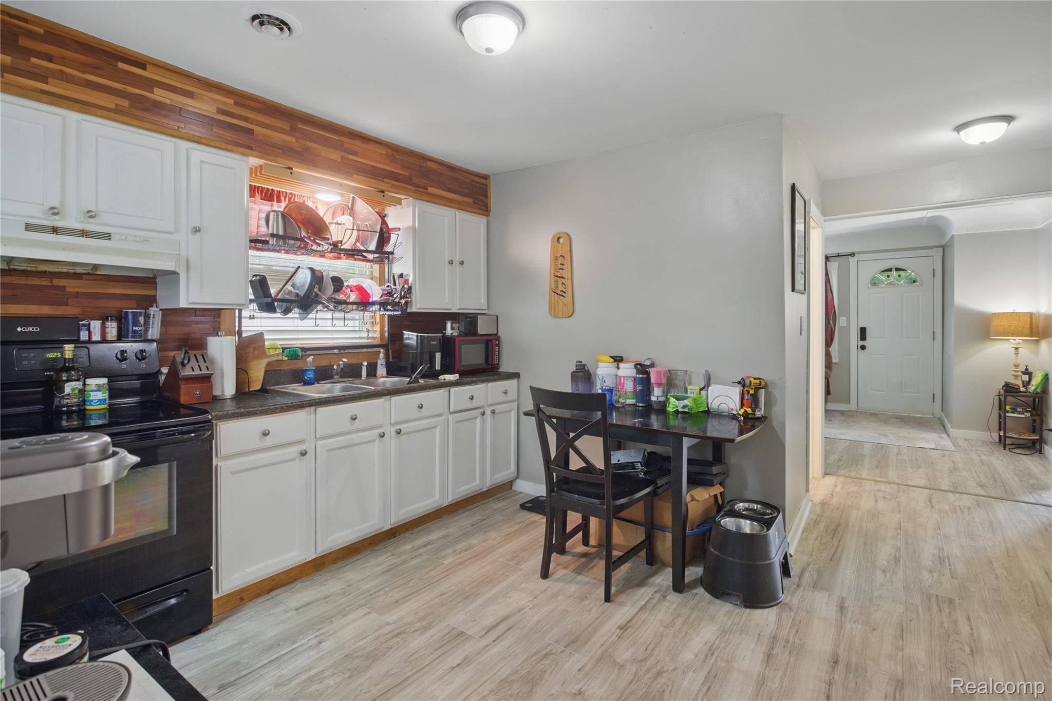 Frenchtown Township, Michigan 48162, United States, 2 Bedrooms Bedrooms, ,1 BathroomBathrooms,Residential,Active,216808