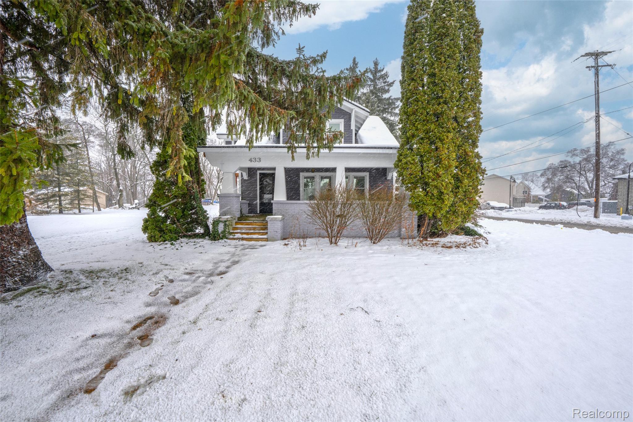 433 N Saginaw Street