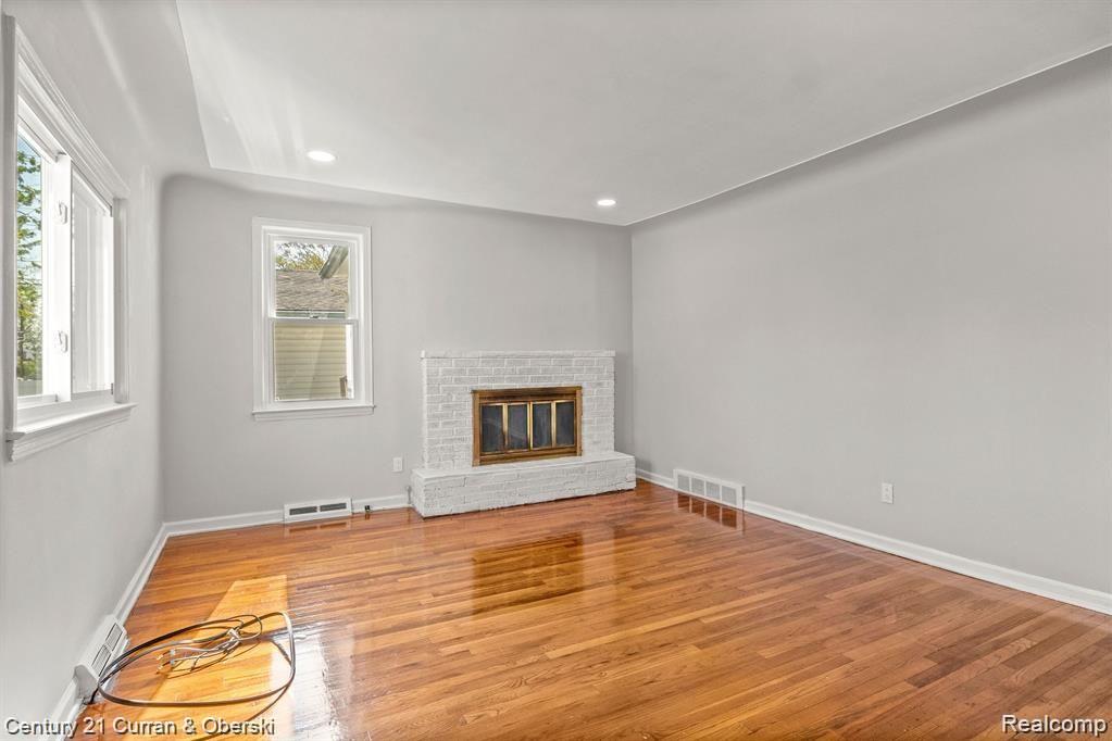 6644 N VERNON Street