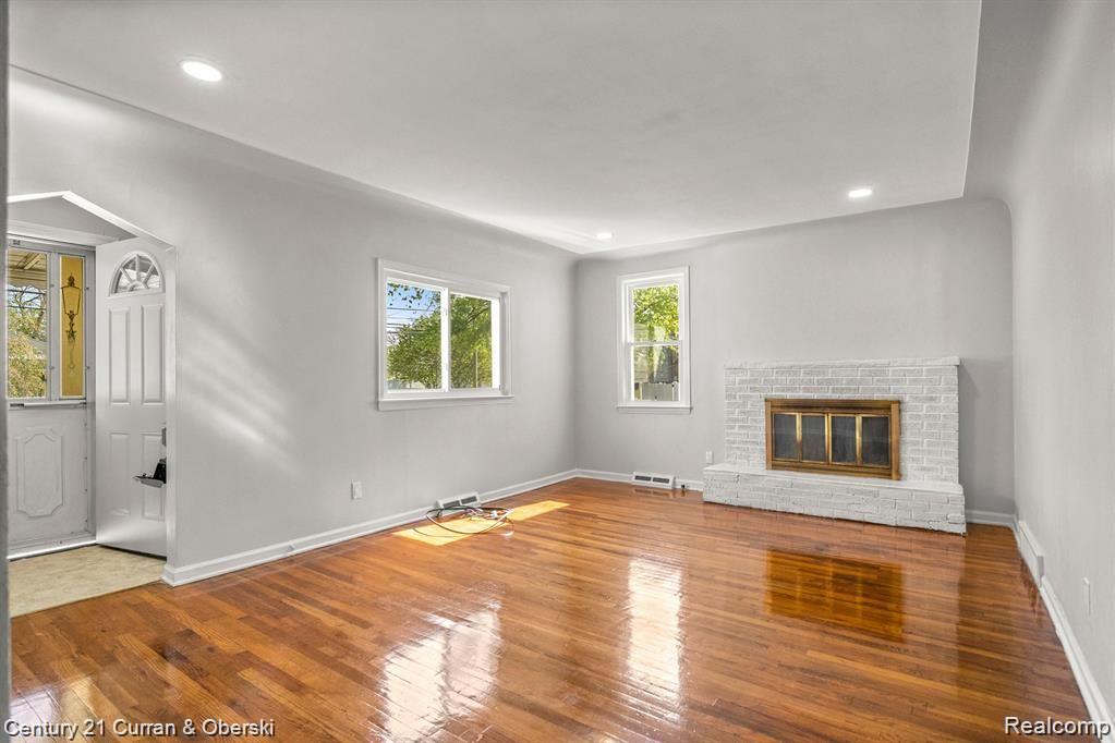 6644 N VERNON Street