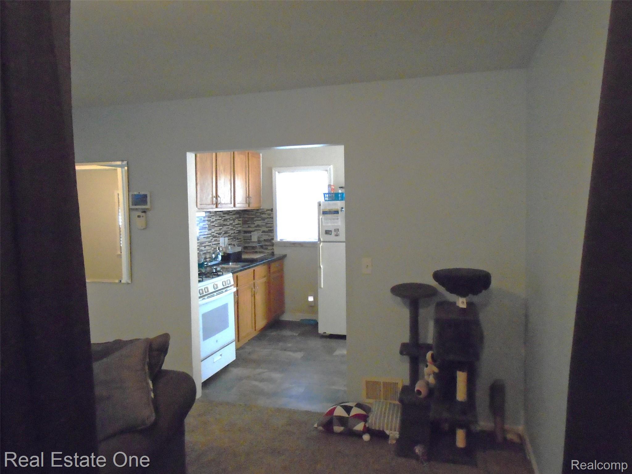 27064 Notre Dame Street