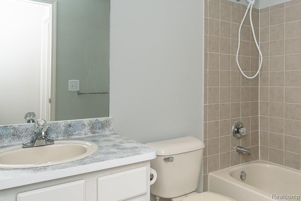 New Baltimore City, Michigan 48051, United States, 2 Bedrooms Bedrooms, ,2 BathroomsBathrooms,Residential,Pending,189748