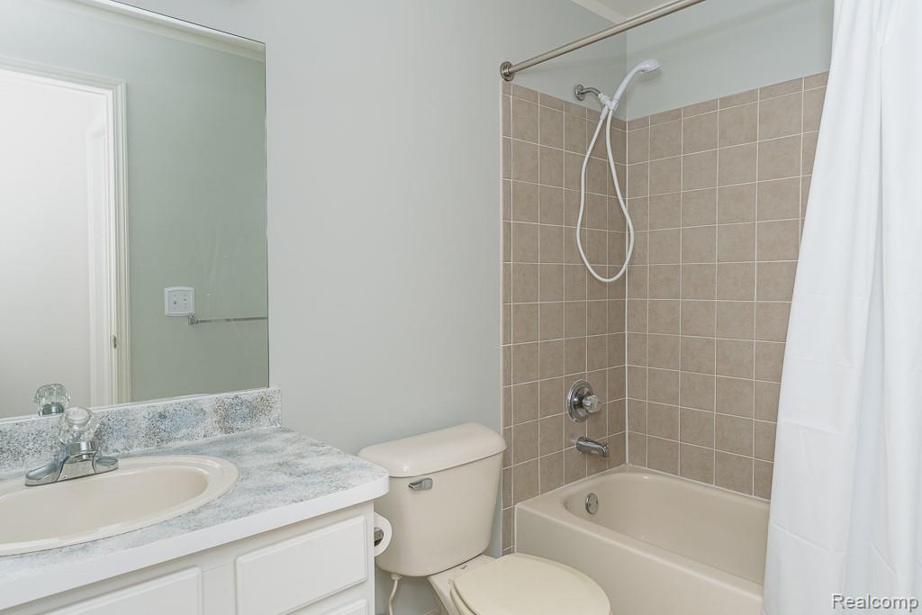 New Baltimore City, Michigan 48051, United States, 2 Bedrooms Bedrooms, ,2 BathroomsBathrooms,Residential,Pending,189748