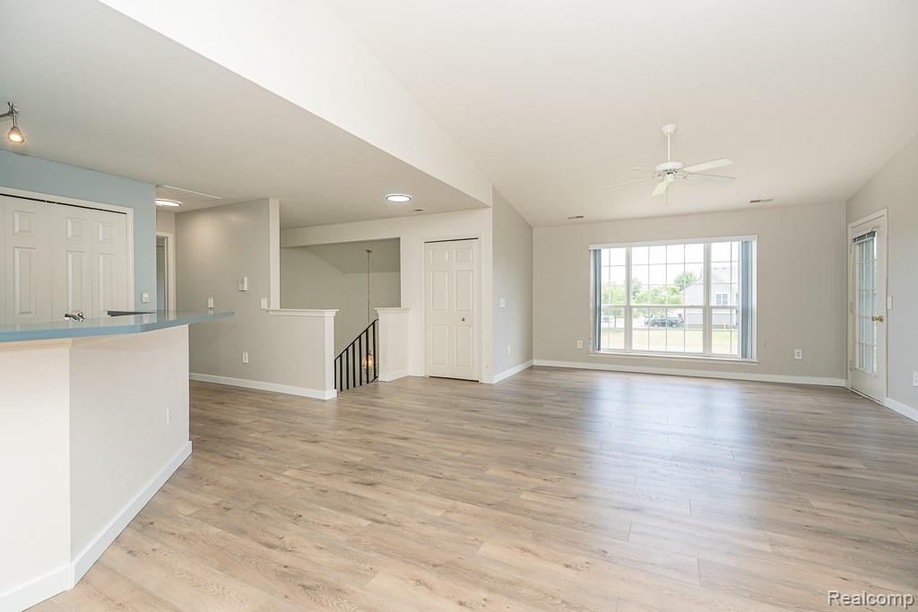 New Baltimore City, Michigan 48051, United States, 2 Bedrooms Bedrooms, ,2 BathroomsBathrooms,Residential,Pending,189748