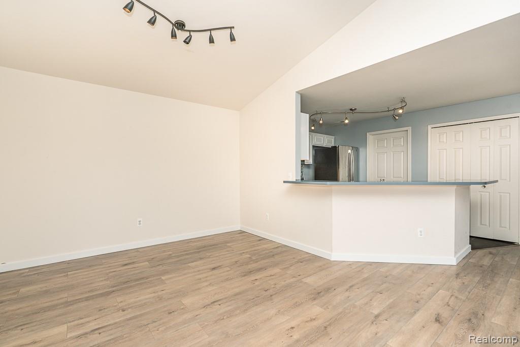 New Baltimore City, Michigan 48051, United States, 2 Bedrooms Bedrooms, ,2 BathroomsBathrooms,Residential,Pending,189748