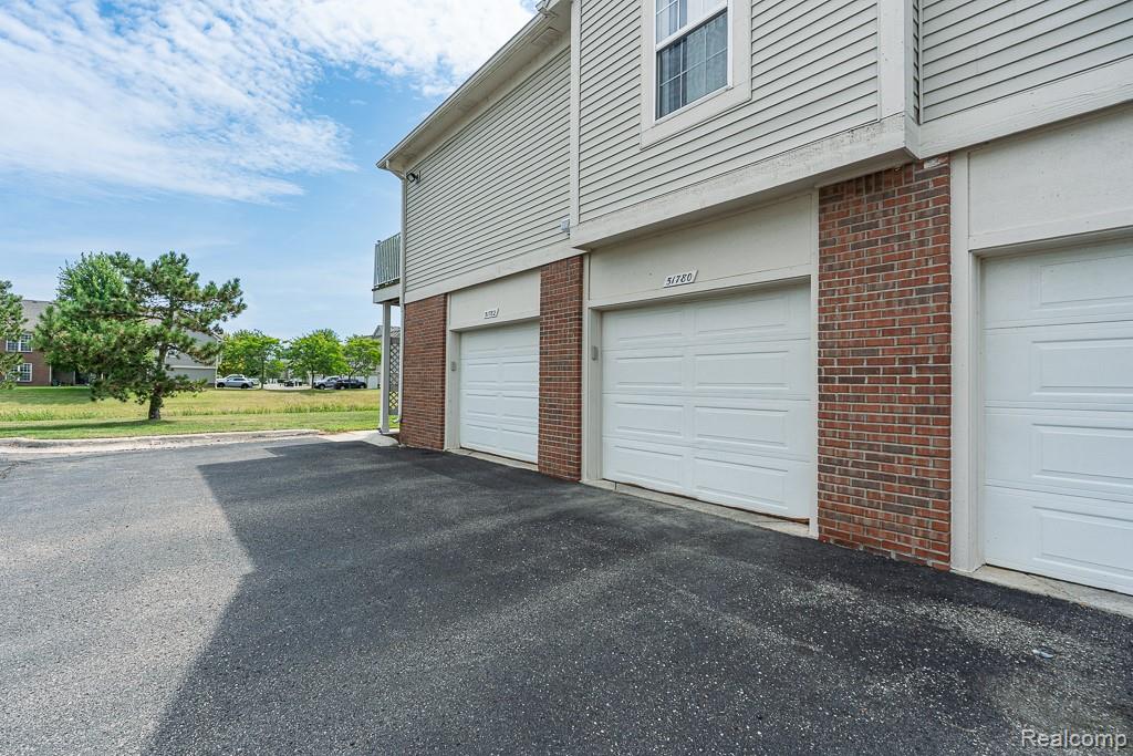 New Baltimore City, Michigan 48051, United States, 2 Bedrooms Bedrooms, ,2 BathroomsBathrooms,Residential,Pending,189748