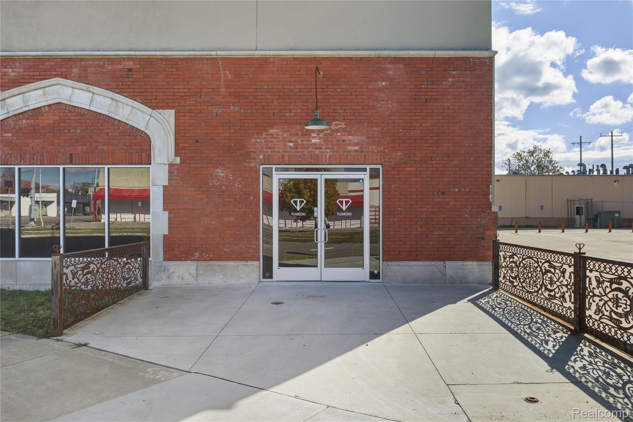 11745 Woodward Avenue