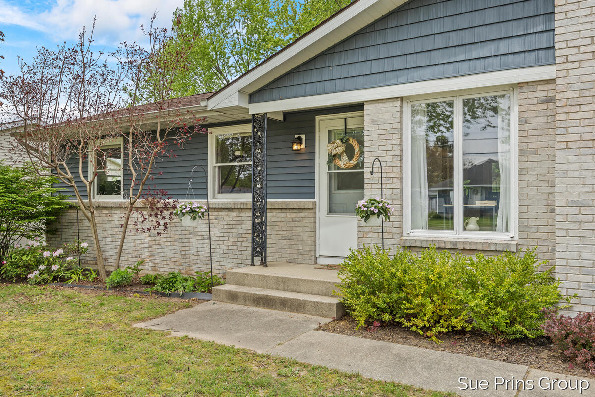 2595 Rosewood Street