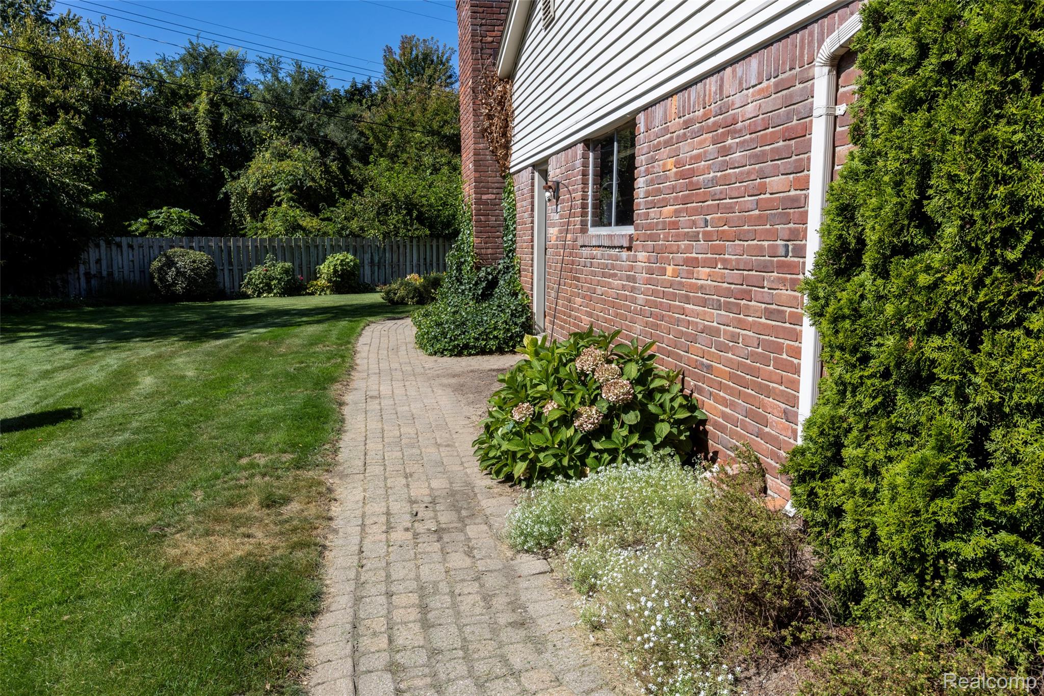 Waterford Charter Township, Michigan 48329, United States, 3 Bedrooms Bedrooms, ,2 BathroomsBathrooms,Residential,Pending,149079