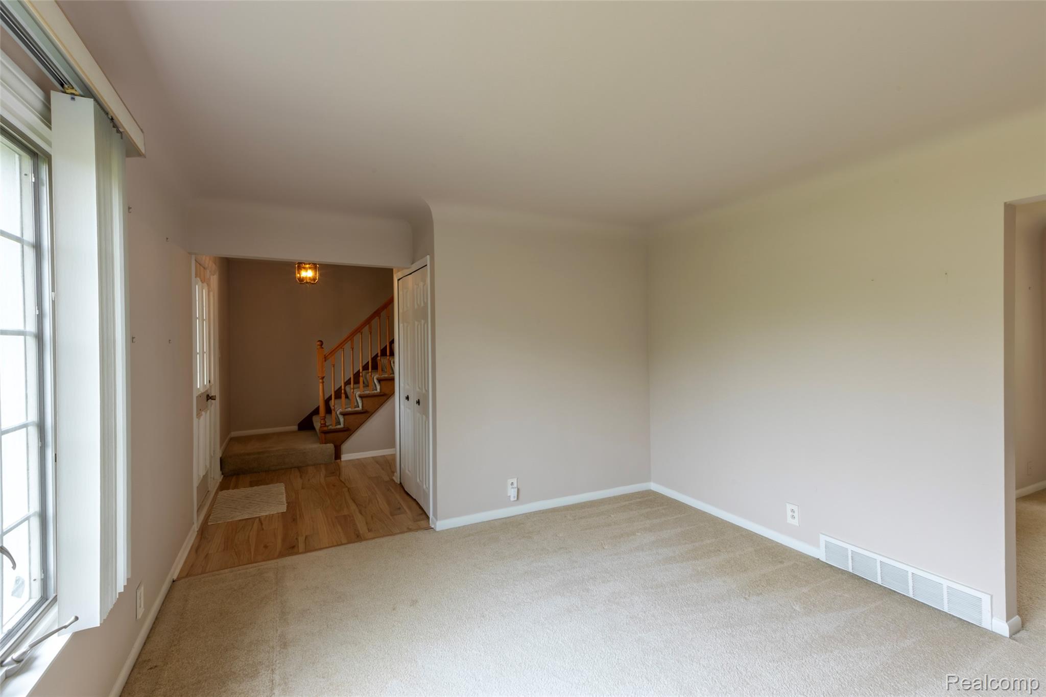 Waterford Charter Township, Michigan 48329, United States, 3 Bedrooms Bedrooms, ,2 BathroomsBathrooms,Residential,Pending,149079