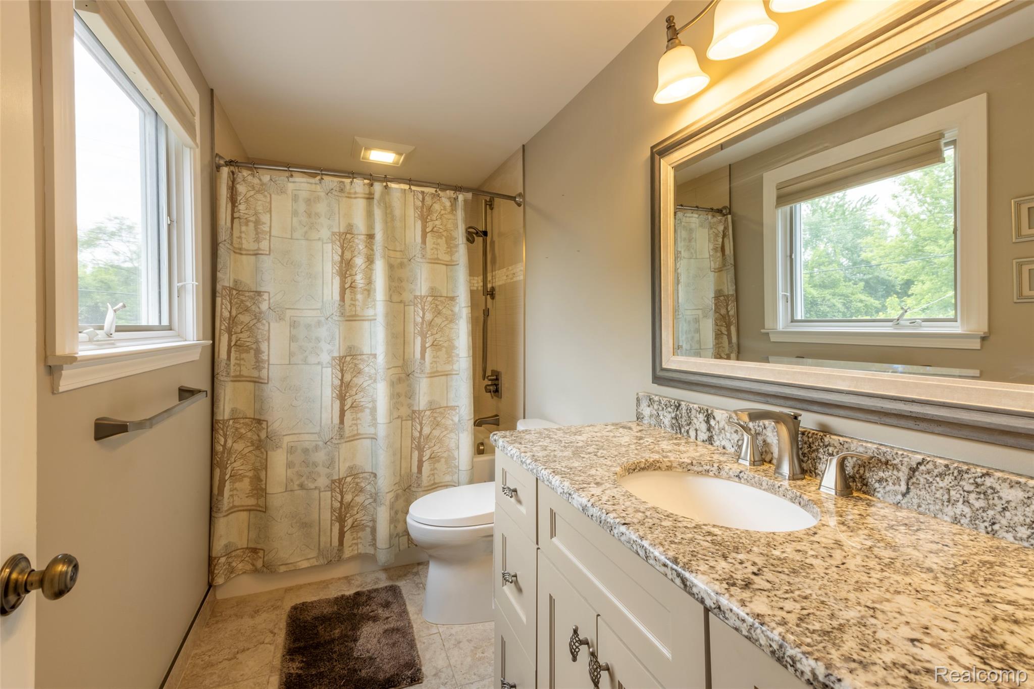 Waterford Charter Township, Michigan 48329, United States, 3 Bedrooms Bedrooms, ,2 BathroomsBathrooms,Residential,Pending,149079